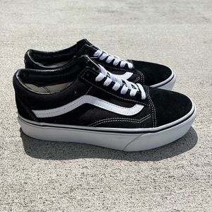 NWOT Vans Old Skool Platform (Black/White)